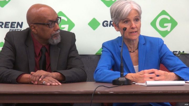 Jill Stein and her running mate, Ajamu Baraka, at the 2016 Green Party National Convention (G. Flakus/VOA)