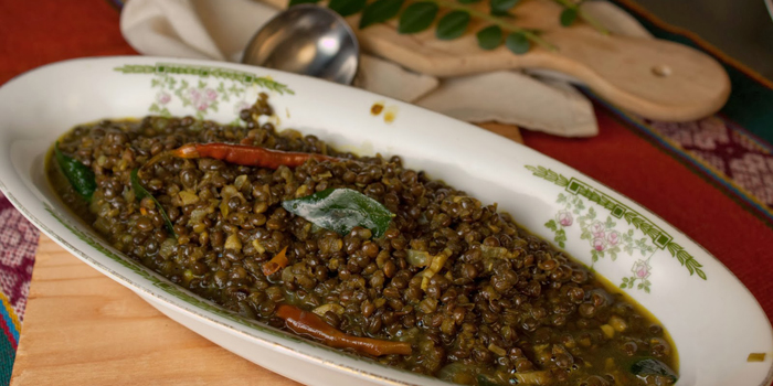 Fat & Happy: Spicy Lentils with Curry Leaves – Gozamos